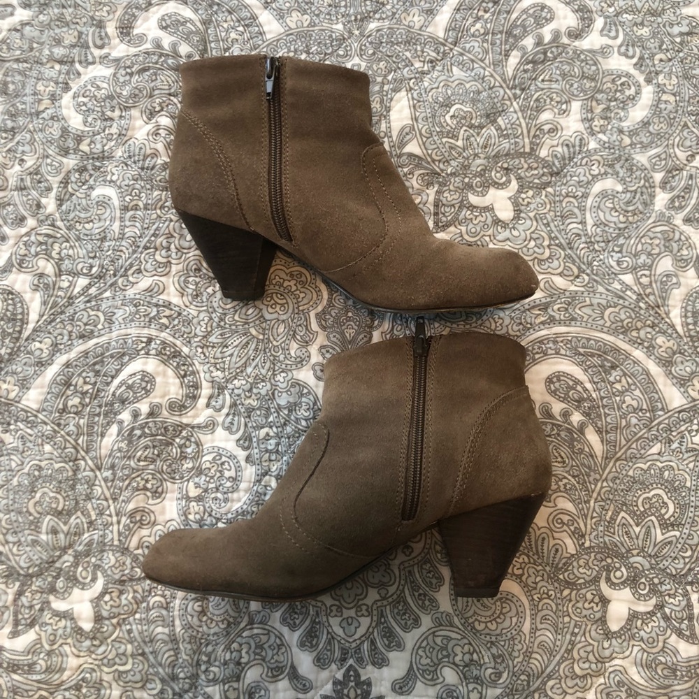 Nine West Western Zip-up Ankle Bootie